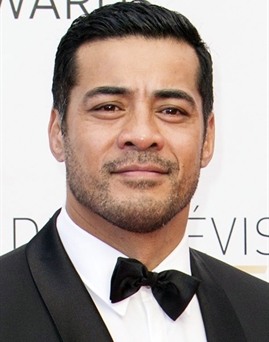 Diễn viên Robbie Magasiva