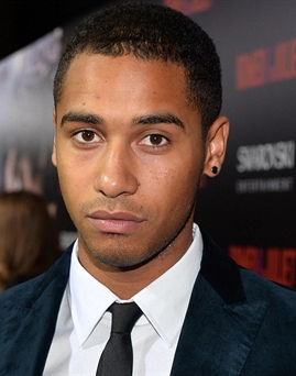 Elliot Knight