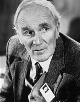 Desmond Llewelyn