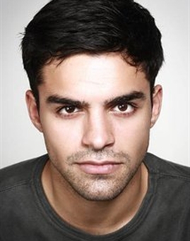 Diễn viên Sean Teale