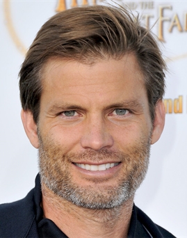 Diễn viên Casper Van Dien