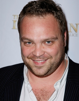 Diễn viên Drew Powell