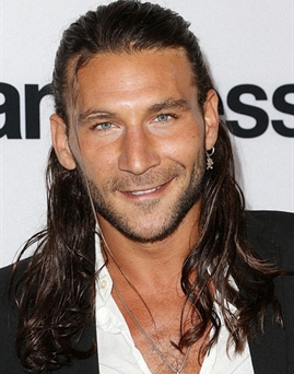 Diễn viên Zach McGowan