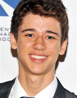 Diễn viên Uriah Shelton