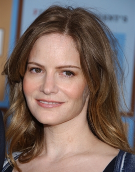 Jennifer Jason Leigh