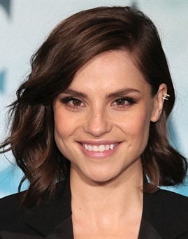 Diễn viên Charlotte Riley