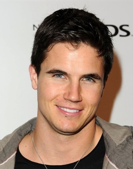 Robbie Amell