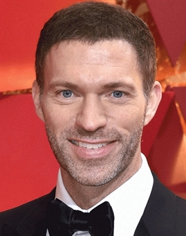 Đạo diễn Travis Knight