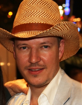 Đạo diễn Tom Six