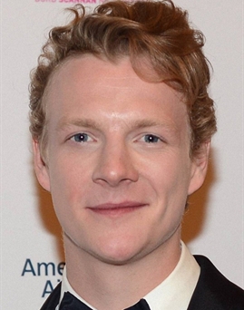 Diễn viên Patrick Gibson