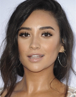 Diễn viên Shay Mitchell