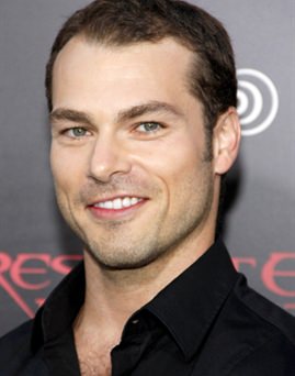 Diễn viên Shawn Roberts