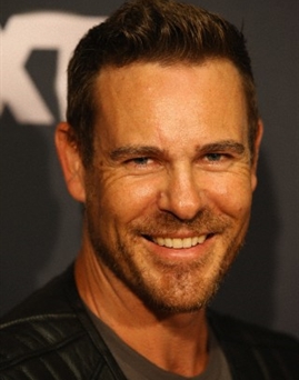 Diễn viên Aaron Jeffery